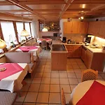 Gaestehaus Angerer 雷特温克尔